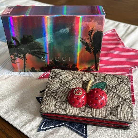 GUCCI SUPREME CHERRY WALLET - Picture 3 of 12